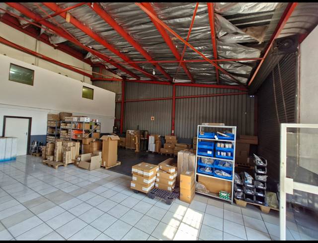 192M² WAREHOUSE TO LET IN JET PARK